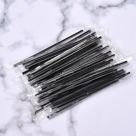 مصاص مشروبات أسود مغلف